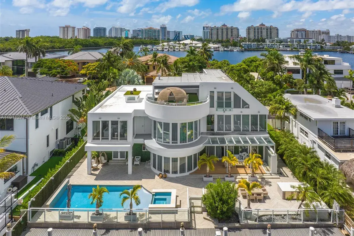 1319 Seminole Dr, Fort Lauderdale FL 33304