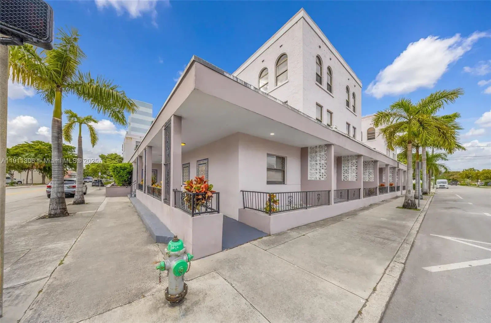 2001 Polk St, Hollywood FL 33020