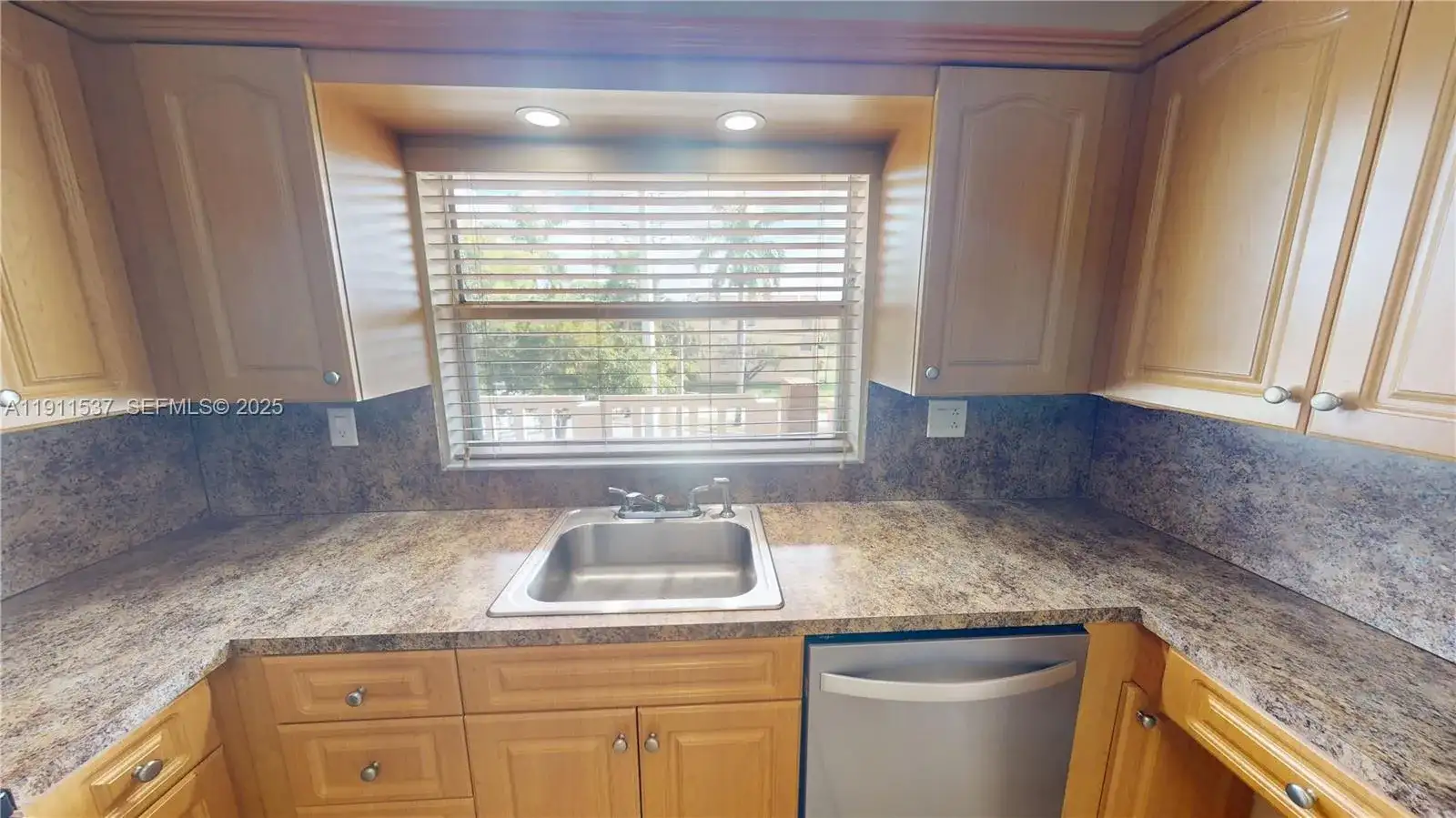 9301 Sunrise Lakes Blvd # 303, Sunrise FL 33322 photo 2