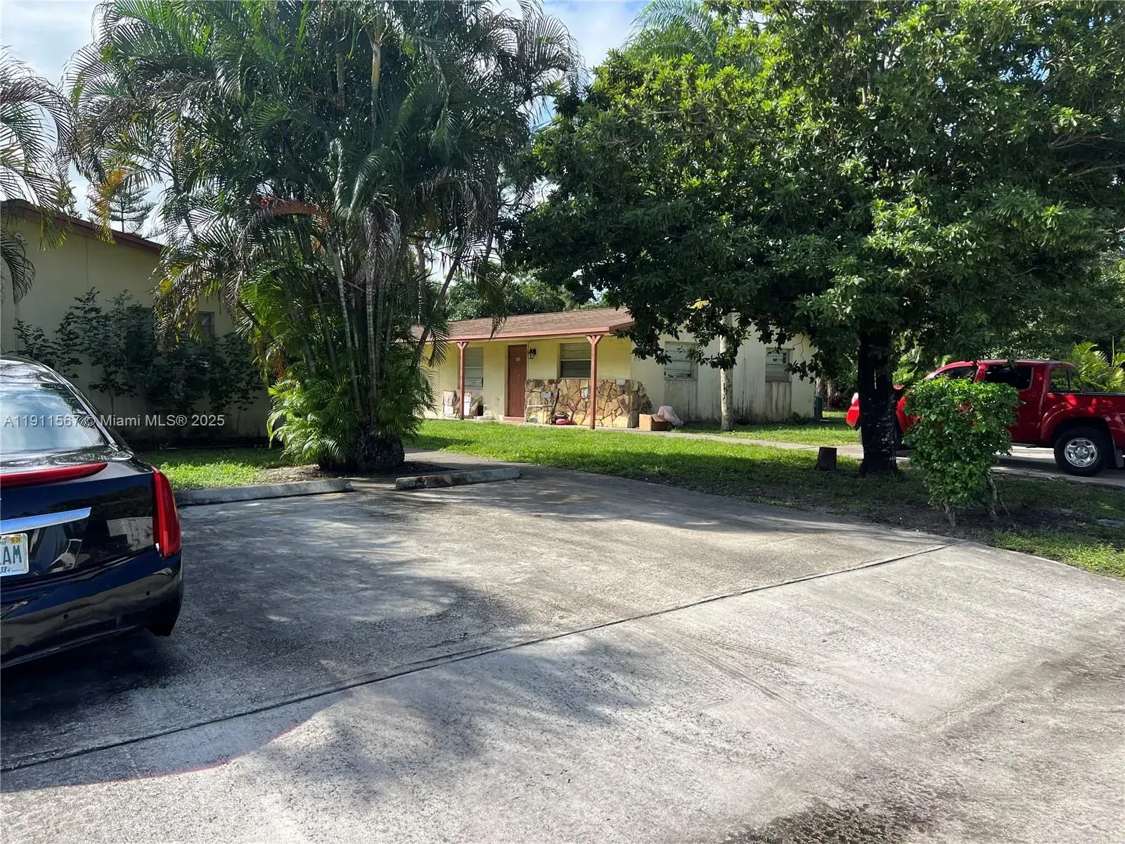 4764 Cole St, Haverhill FL 33417