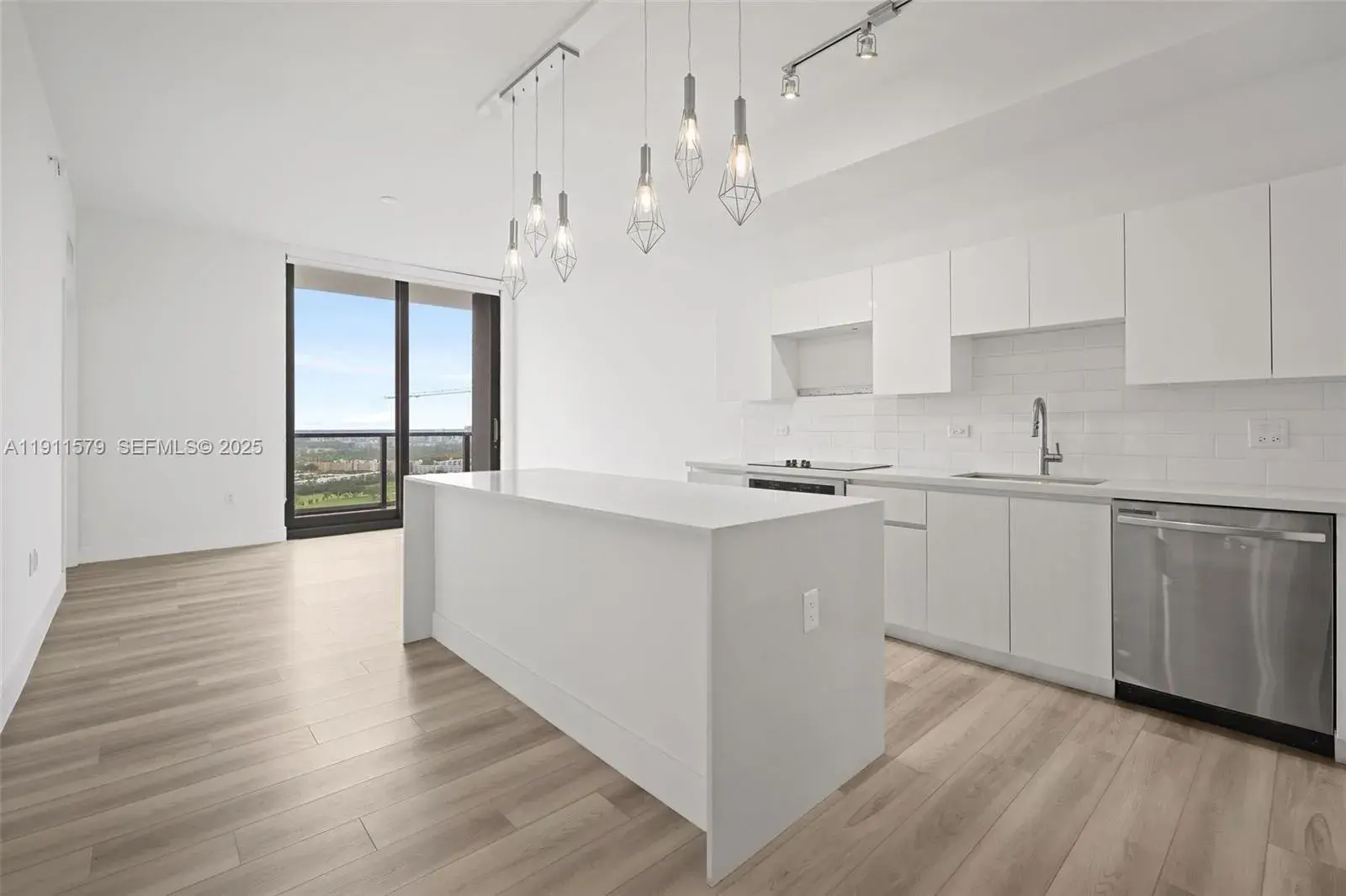 101 Diplomat Pkwy # 2605, Hallandale Beach FL 33009