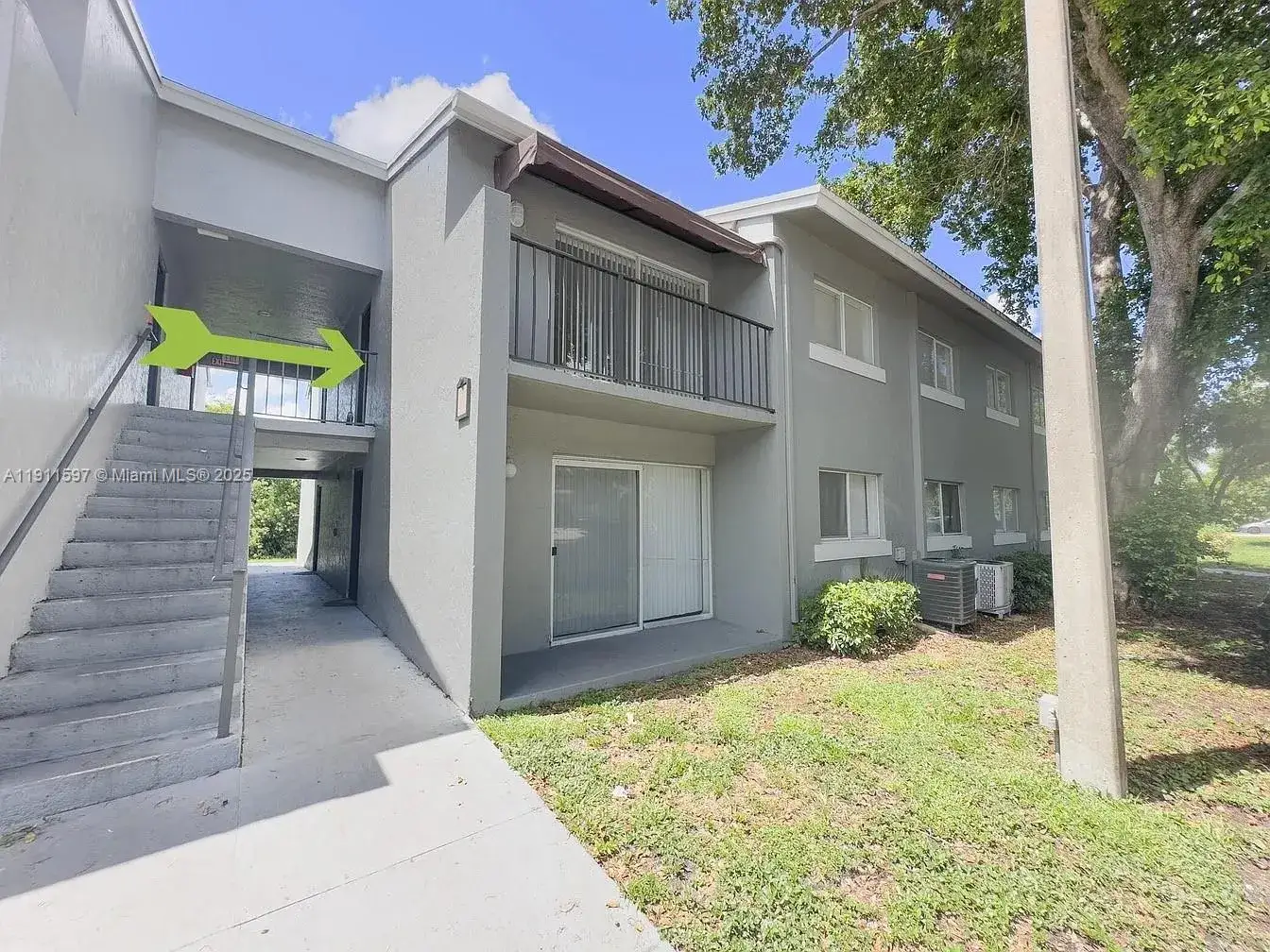 1201 Lake Victoria Dr # P, West Palm Beach FL 33411