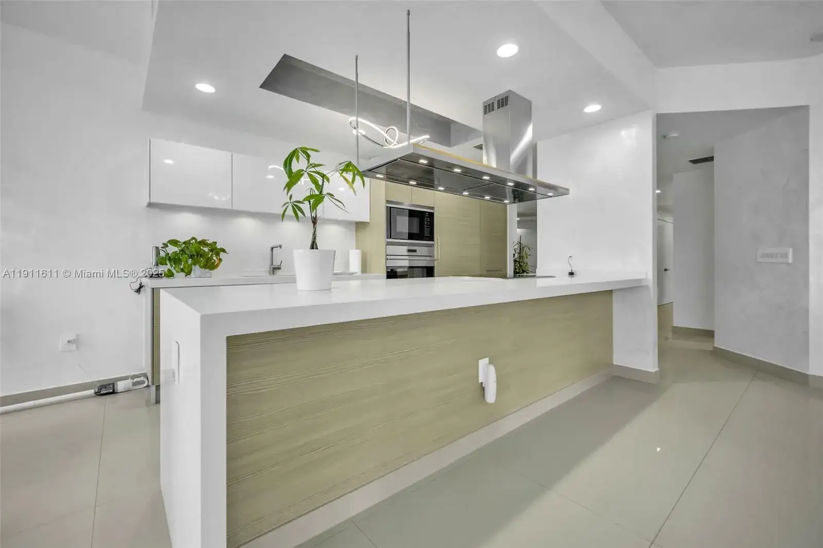 17301 Biscayne Blvd # 910, North Miami Beach FL 33160 photo 5