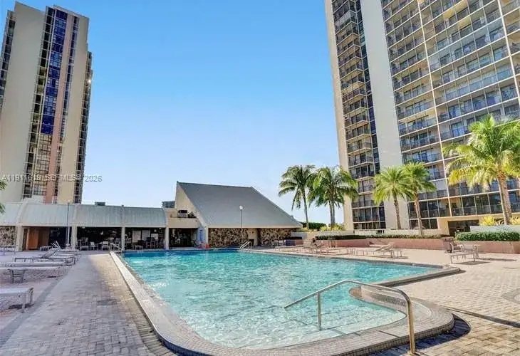 20379 W Country Club Dr # 836, Aventura FL 33180 photo 3