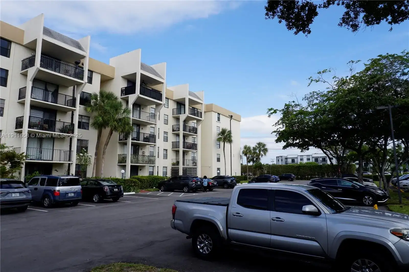 6195 Rock Island Rd # 204, Tamarac FL 33319 photo 2