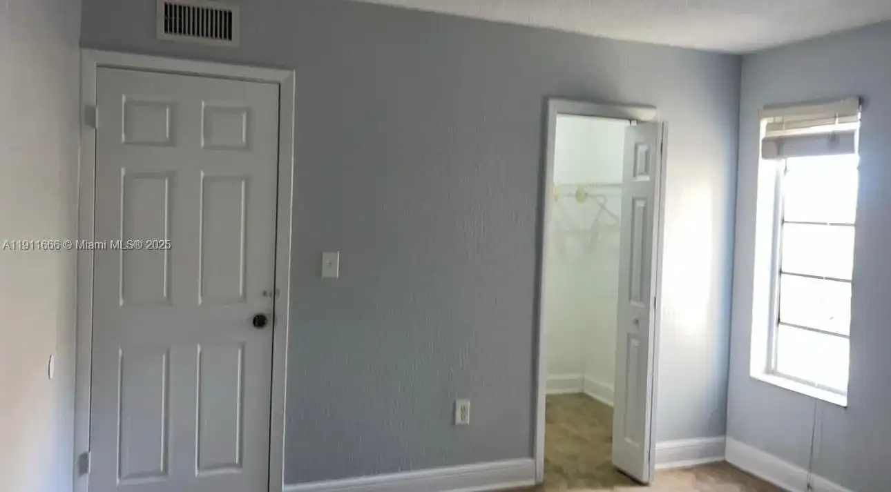 575 W 69th St # 208, Hialeah FL 33014