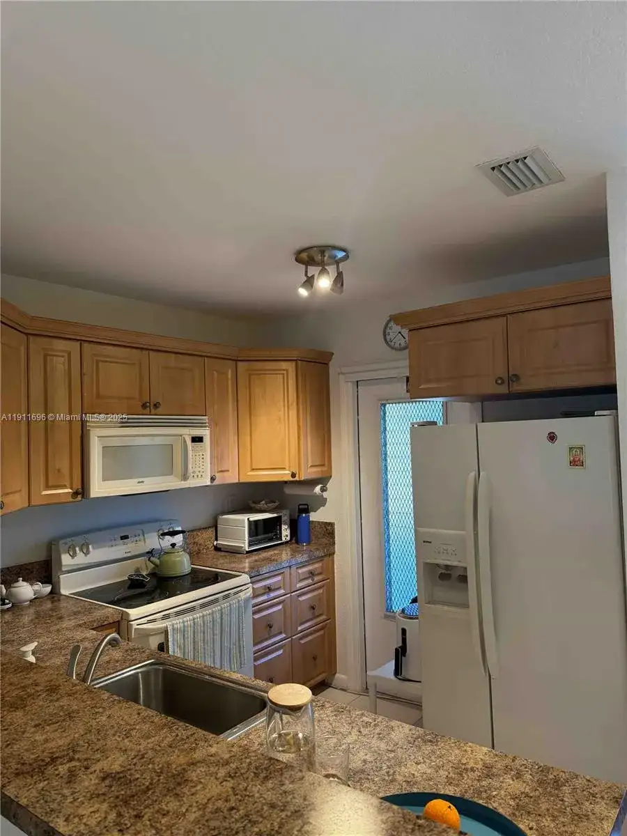 5141 W Oakland Park Blvd # 311, Lauderdale Lakes FL 33313 photo 3