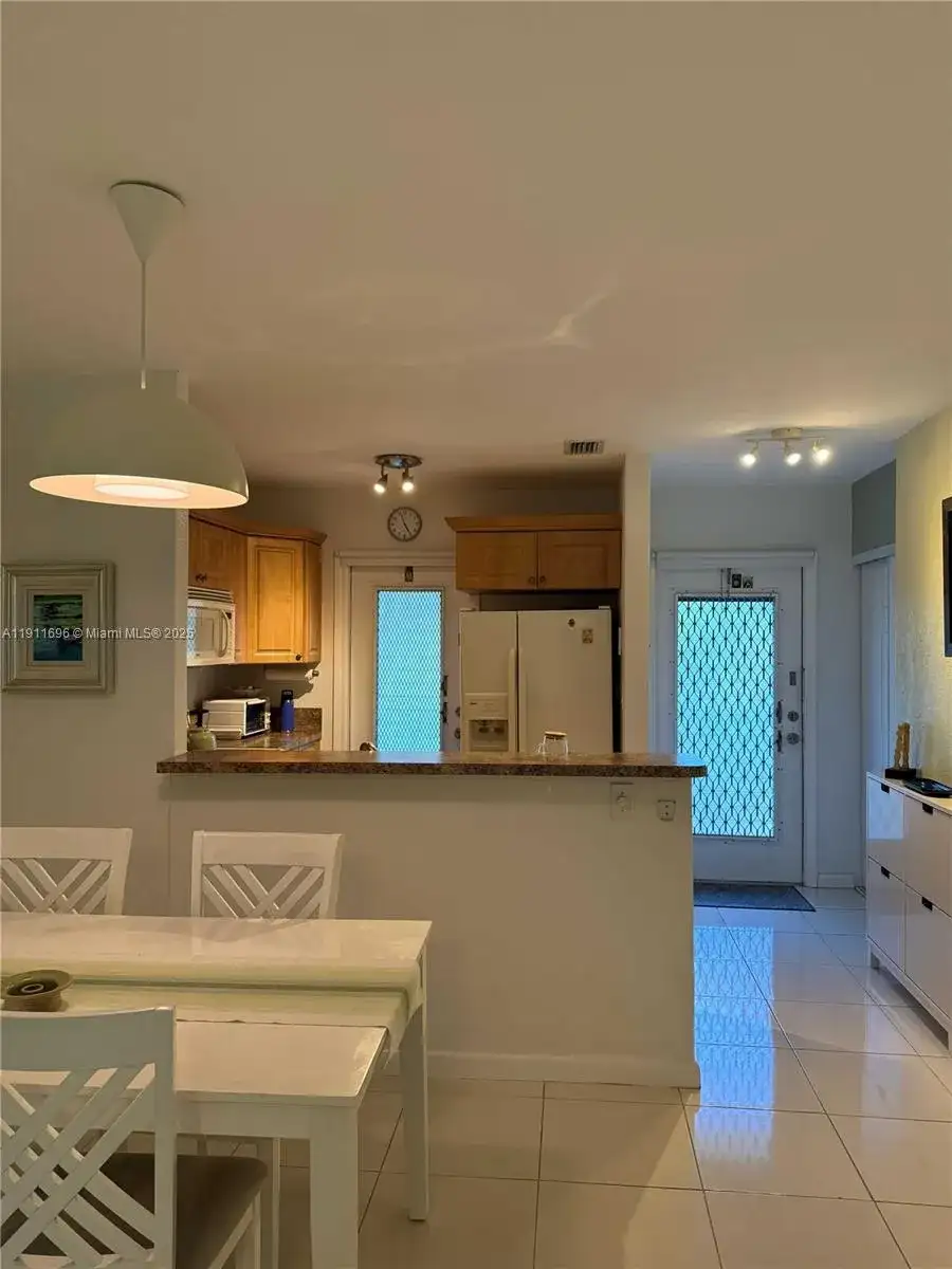 5141 W Oakland Park Blvd # 311, Lauderdale Lakes FL 33313 photo 4