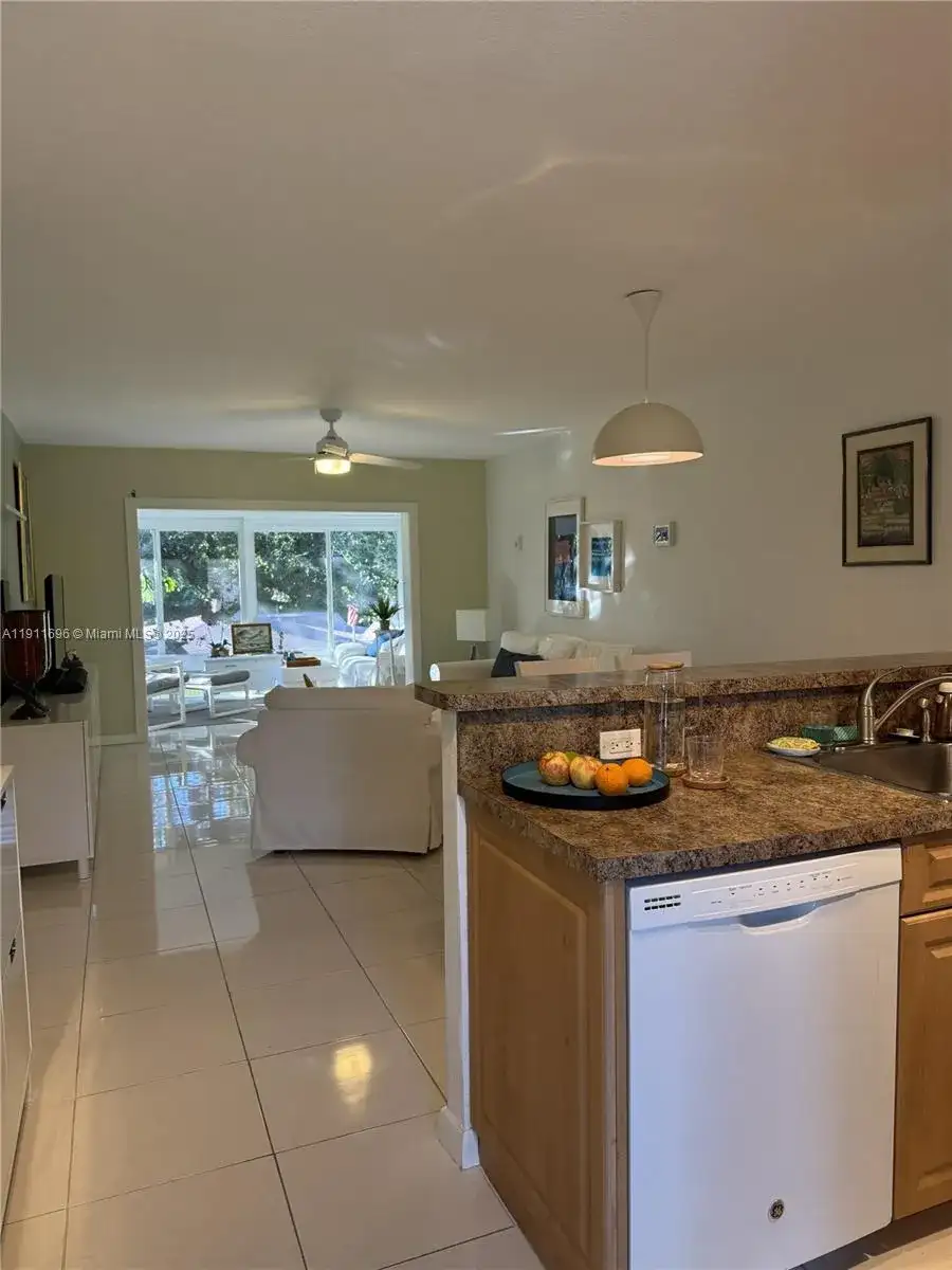 5141 W Oakland Park Blvd # 311, Lauderdale Lakes FL 33313 photo 5