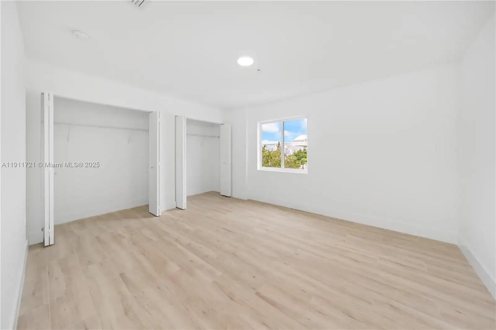 32 NW 14th Ave # 101, Miami FL 33125 photo 3