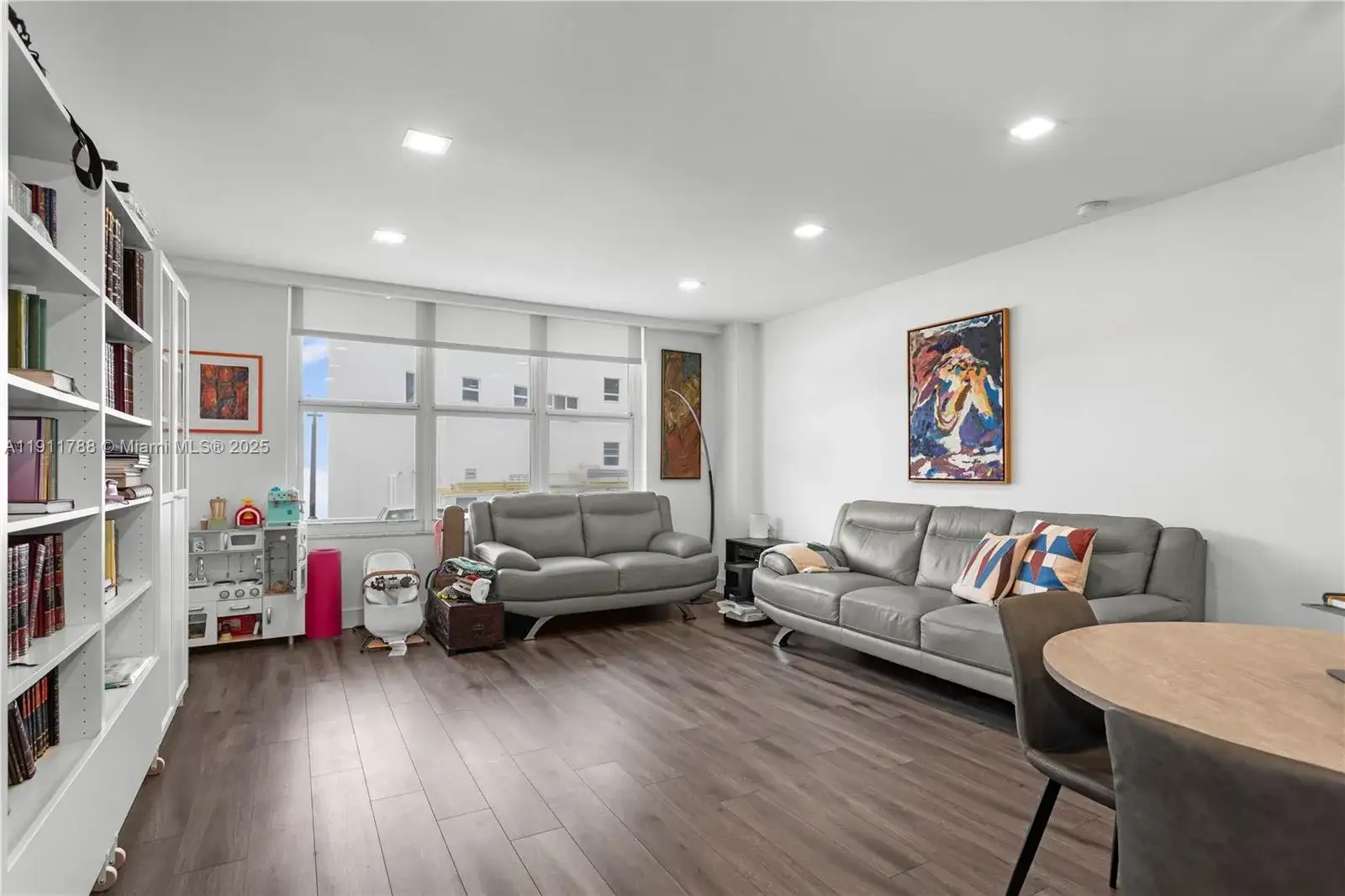 2 bedroom 2 bath Residential for sale at 5001 Collins Ave # 1G, Miami Beach FL 33140