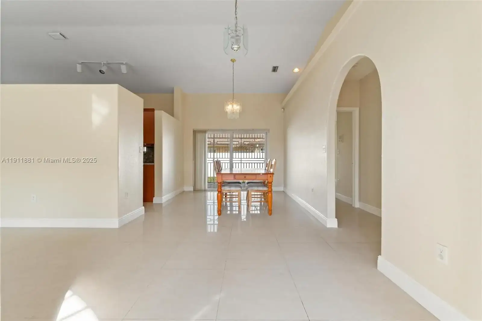 8761 NW 142nd St, Miami Lakes FL 33018 photo 4