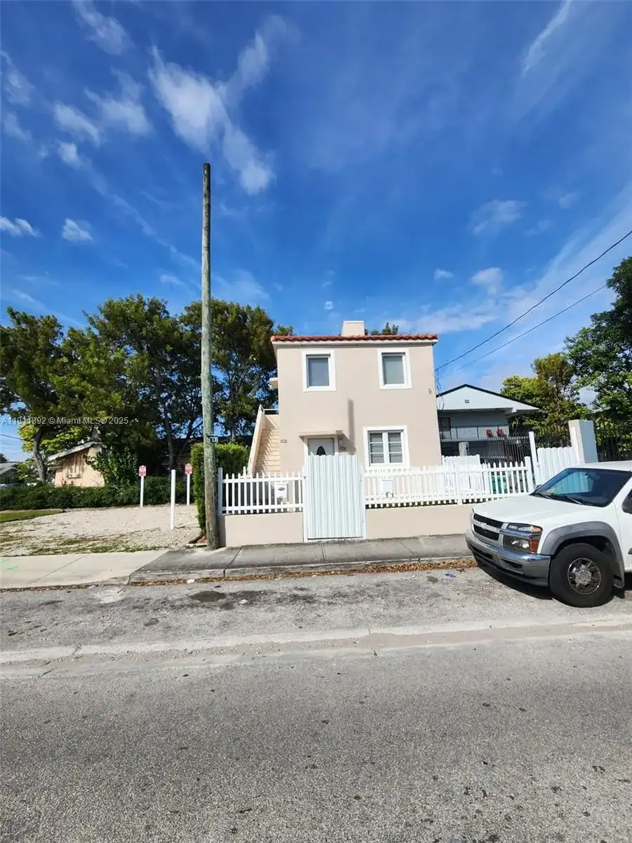 243 SW 10th Ave, Miami FL 33130 photo 4