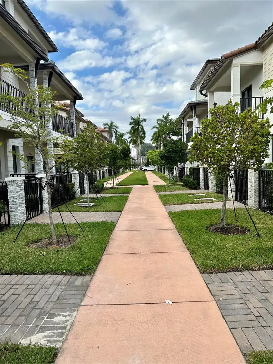 4553 NW 83rd Path # 4553, Doral FL 33166 photo 2