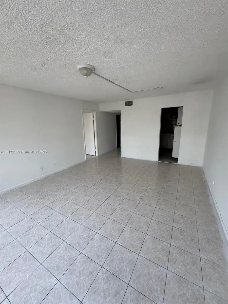 2025 NE 164th St # 706, North Miami Beach FL 33162 photo 4