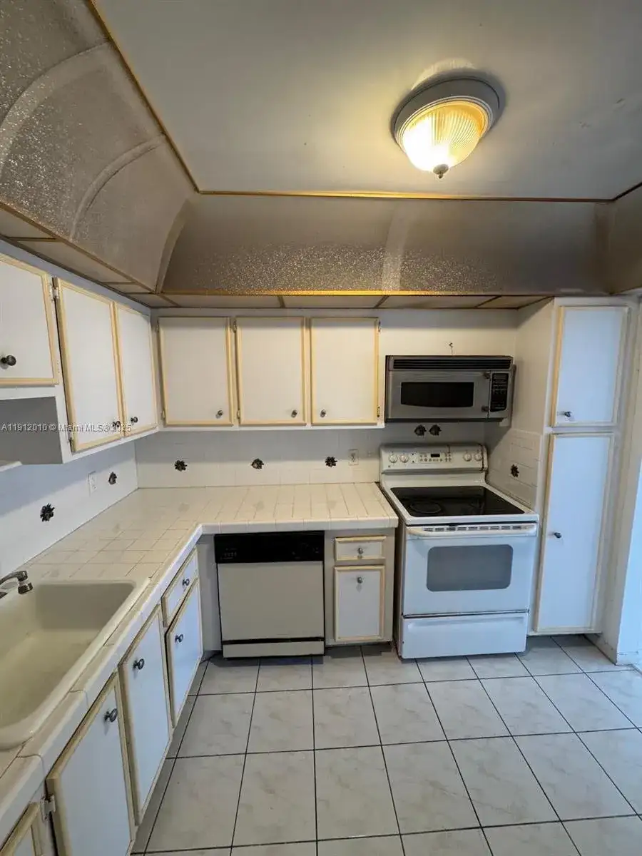 2025 NE 164th St # 706, North Miami Beach FL 33162 photo 5