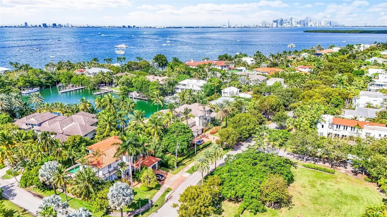 550 Harbor Dr, Key Biscayne FL 33149 photo 2