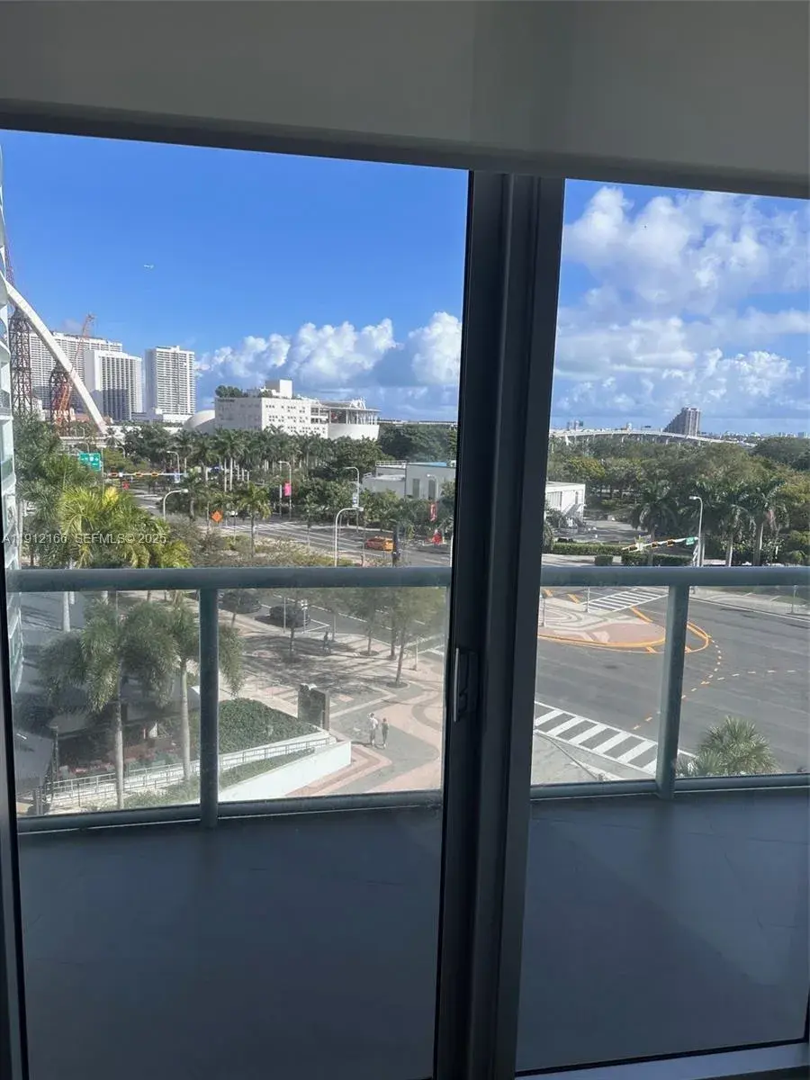 888 Biscayne Blvd # 512, Miami FL 33132