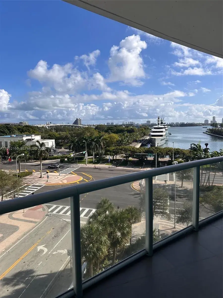 888 Biscayne Blvd # 512, Miami FL 33132
