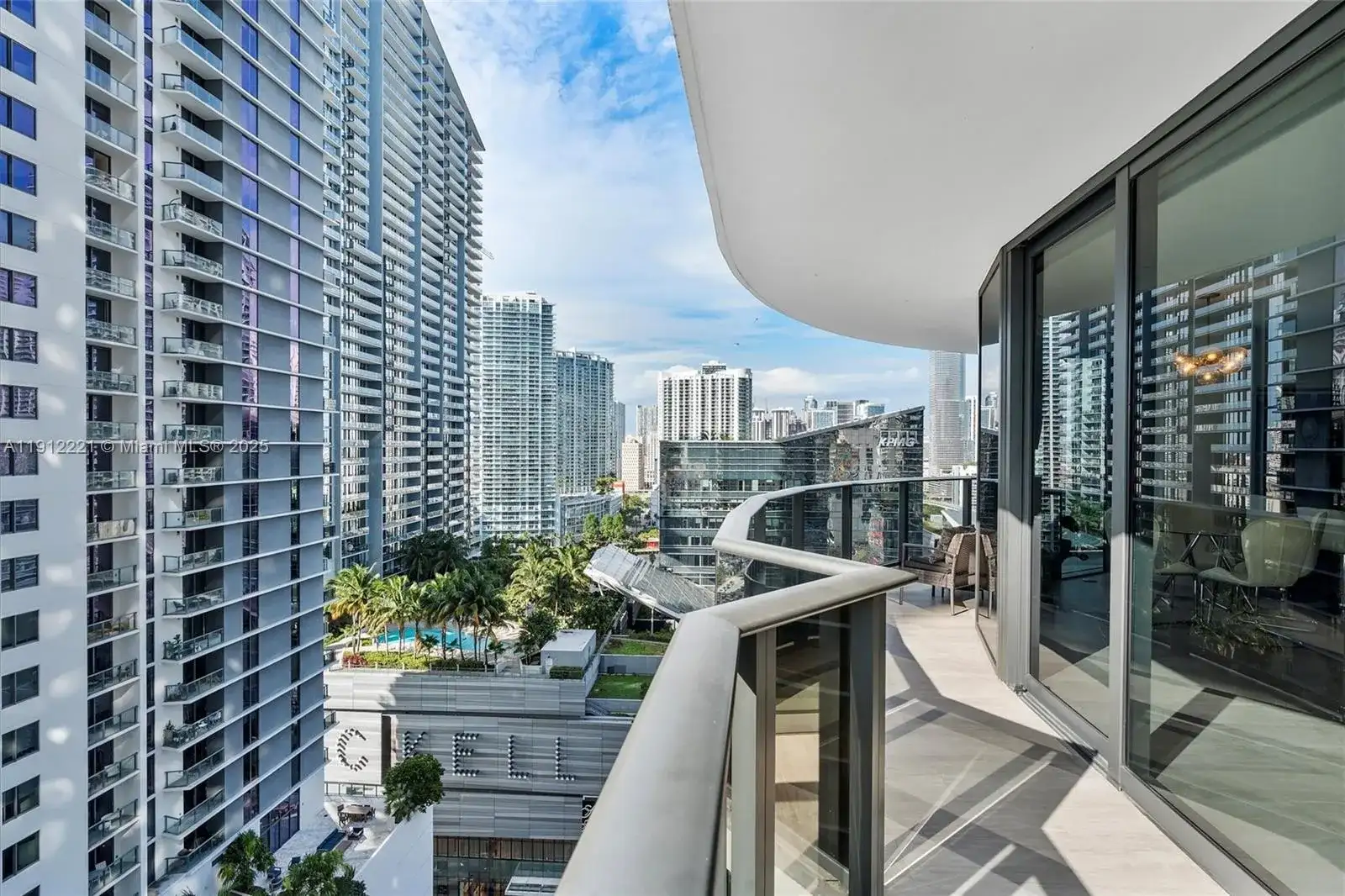 45 SW 9th St # 1908, Miami FL 33130 photo 2