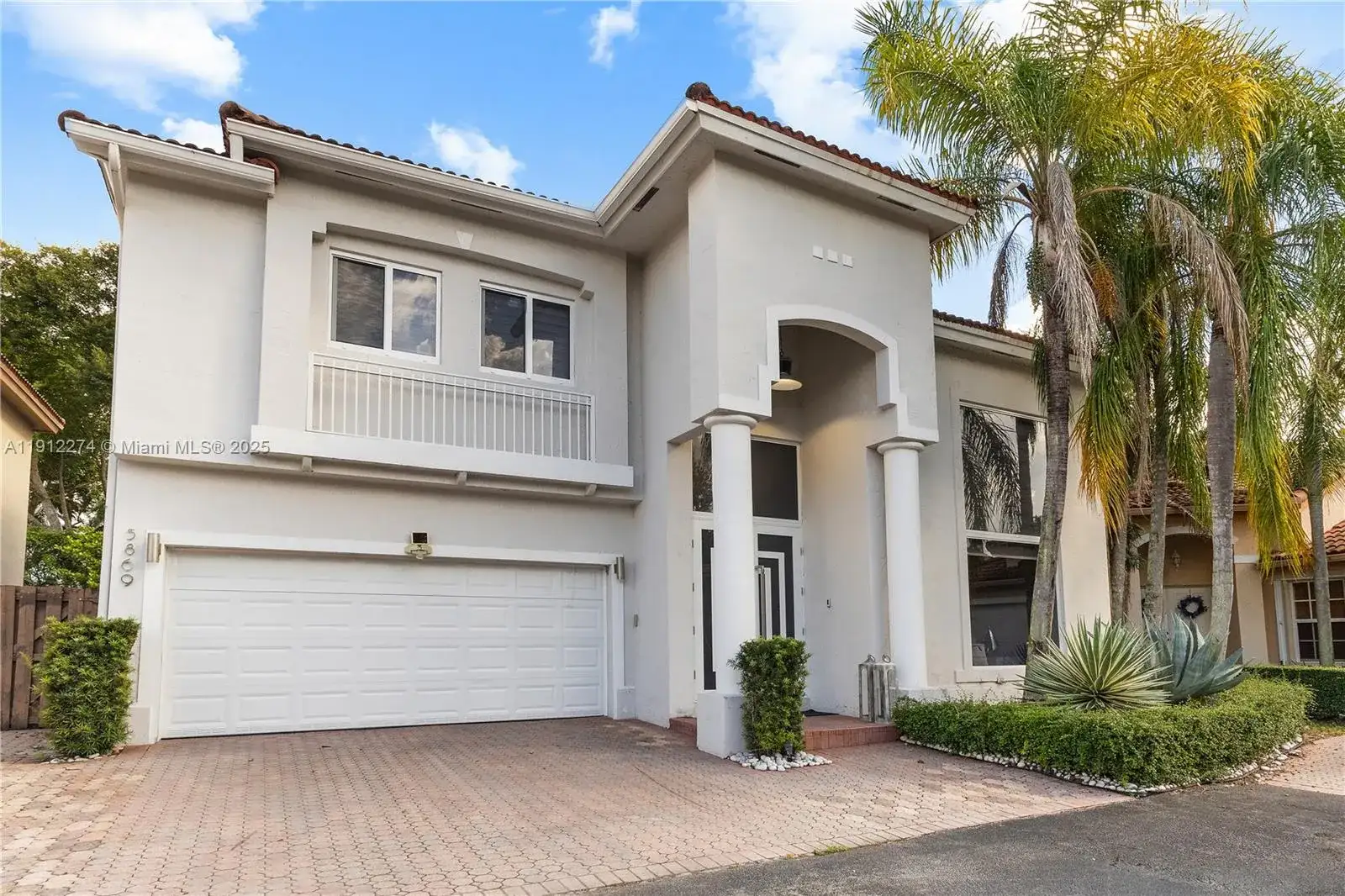 5869 NW 112th Ct, Doral FL 33178 photo 2