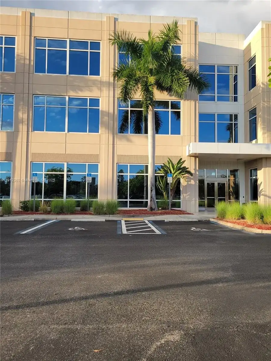 9160 Forum Corporate Parkway, Fort Myers FL 33905 photo 2