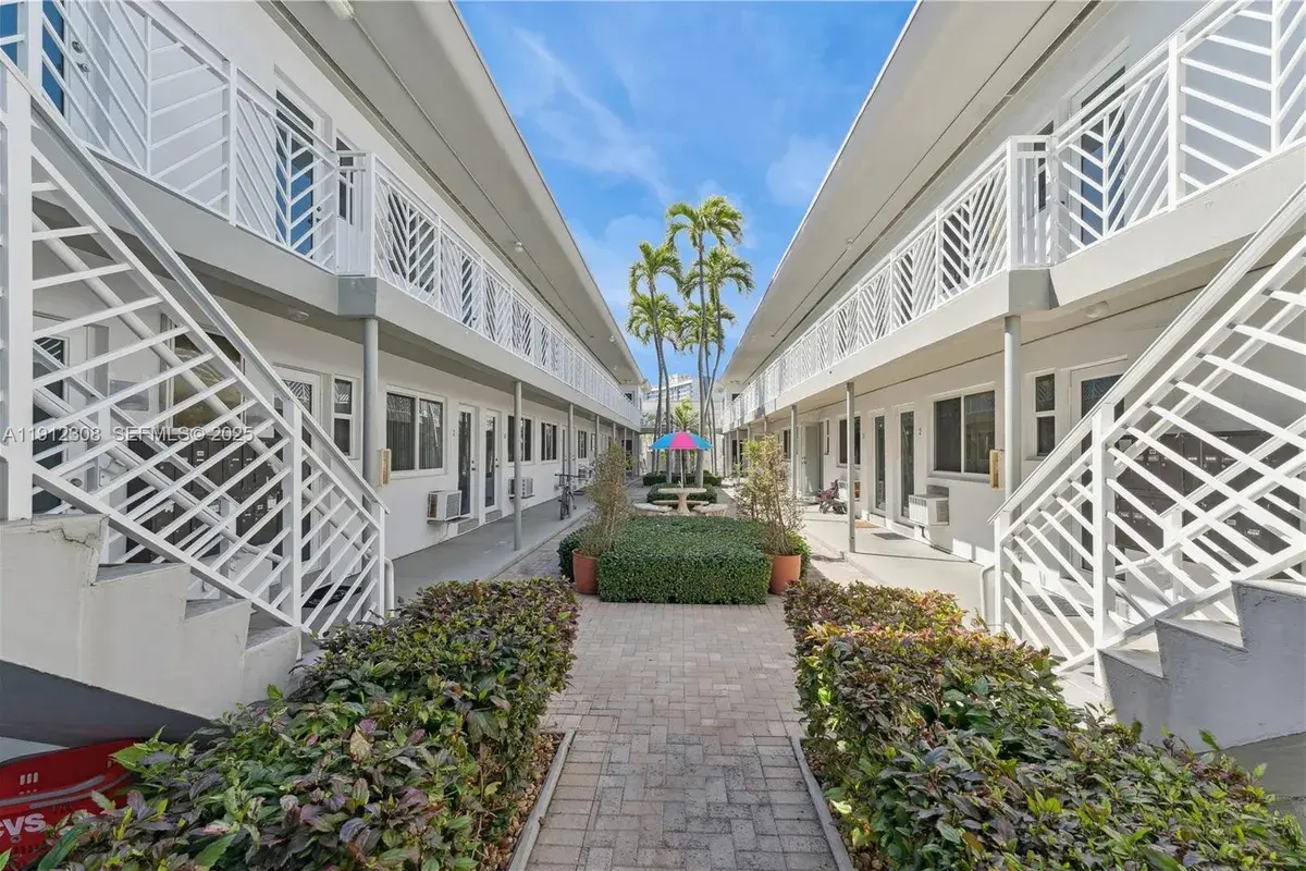 7440 Byron Ave # 1B, Miami Beach FL 33141