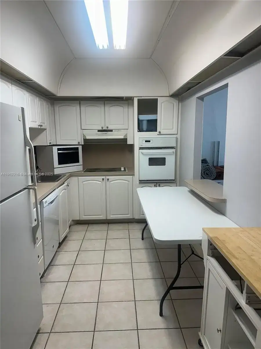 19390 Collins Ave # 1019, Sunny Isles Beach FL 33160 photo 3