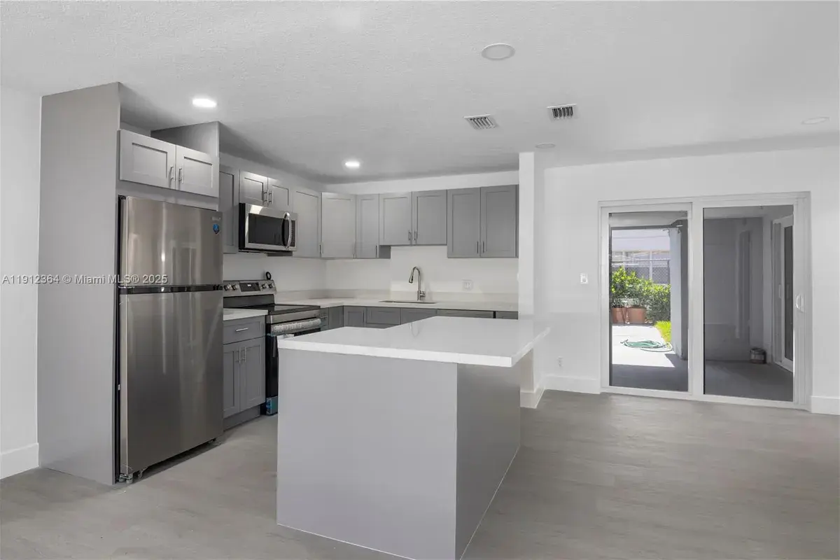 1750 NE 52nd St, Fort Lauderdale FL 33334
