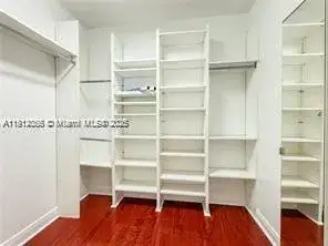 1621 Diplomat Dr, Miami FL 33179 photo 3
