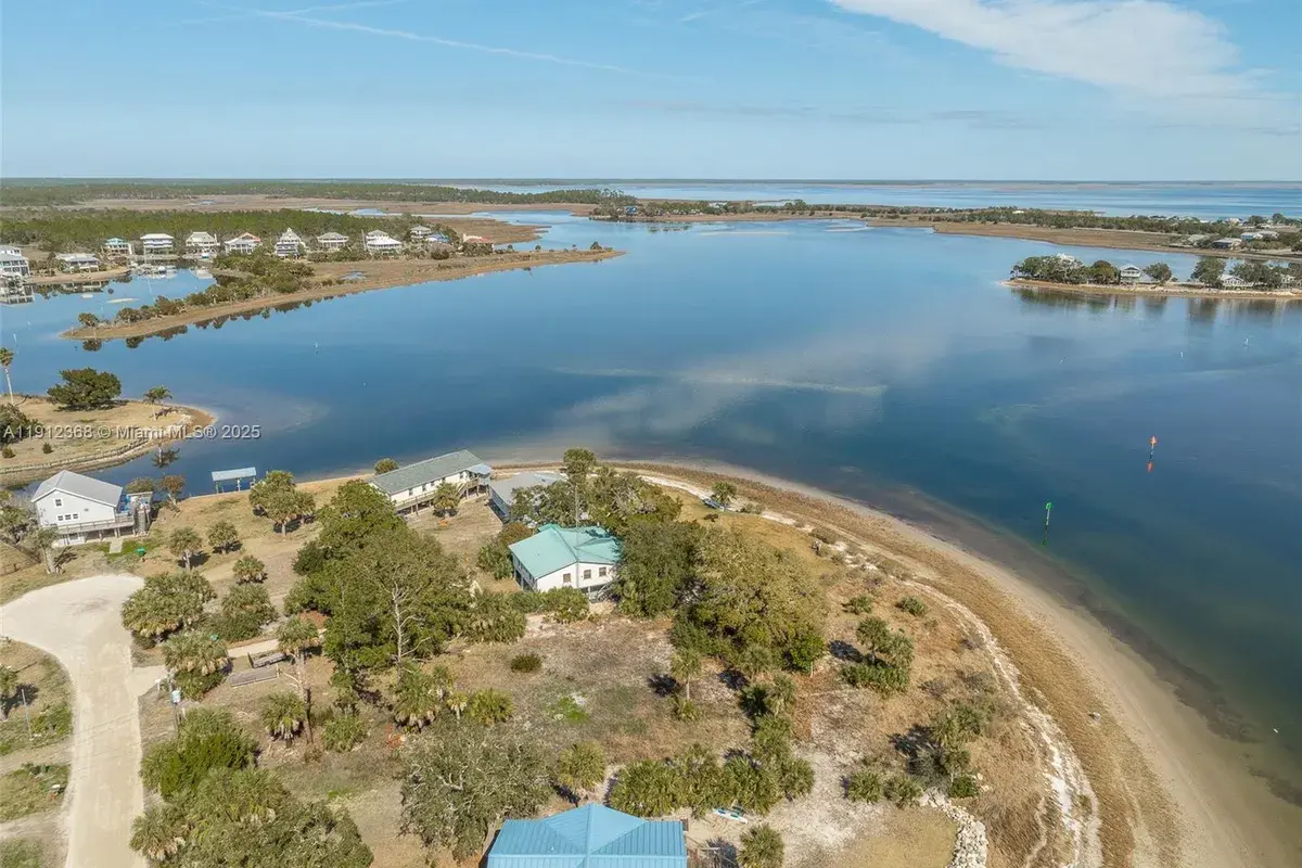 197 BEATY TAFF DR, Other City - In The State Of Florida FL 32327