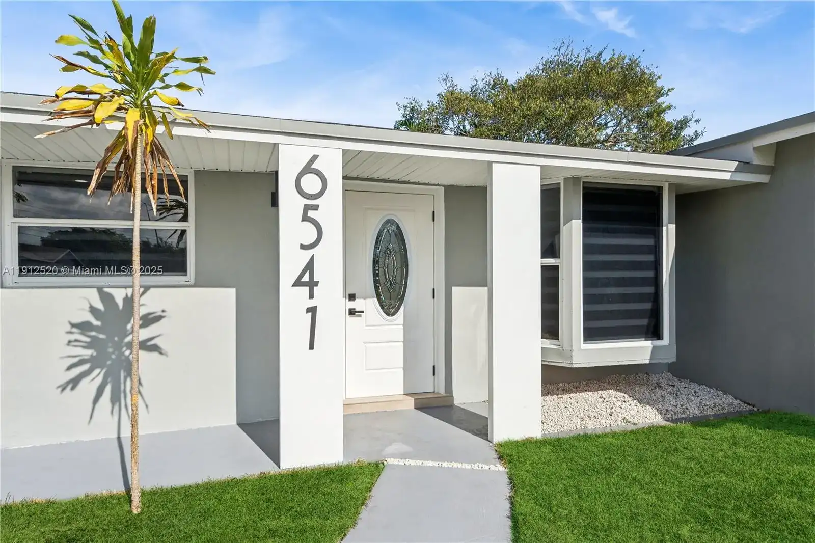 6541 NW 5th St, Margate FL 33063 photo 2