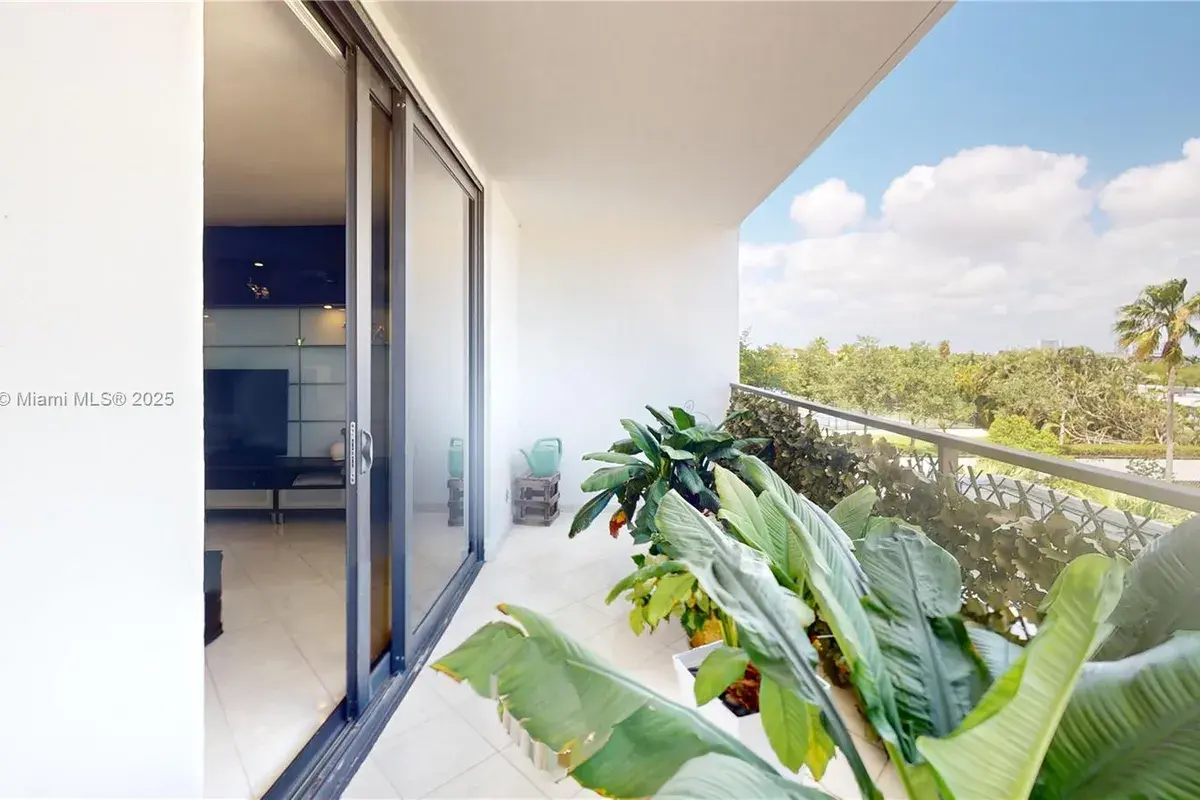 2500 PARKVIEW DR # 507, Hallandale Beach FL 33009