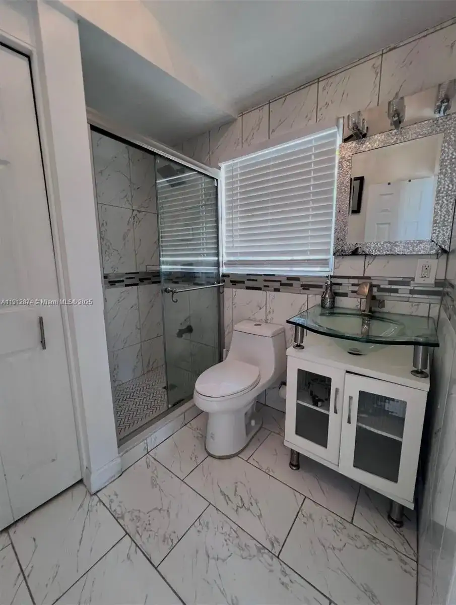 624 NE 205th Ter Rear, Miami FL 33179 photo 5