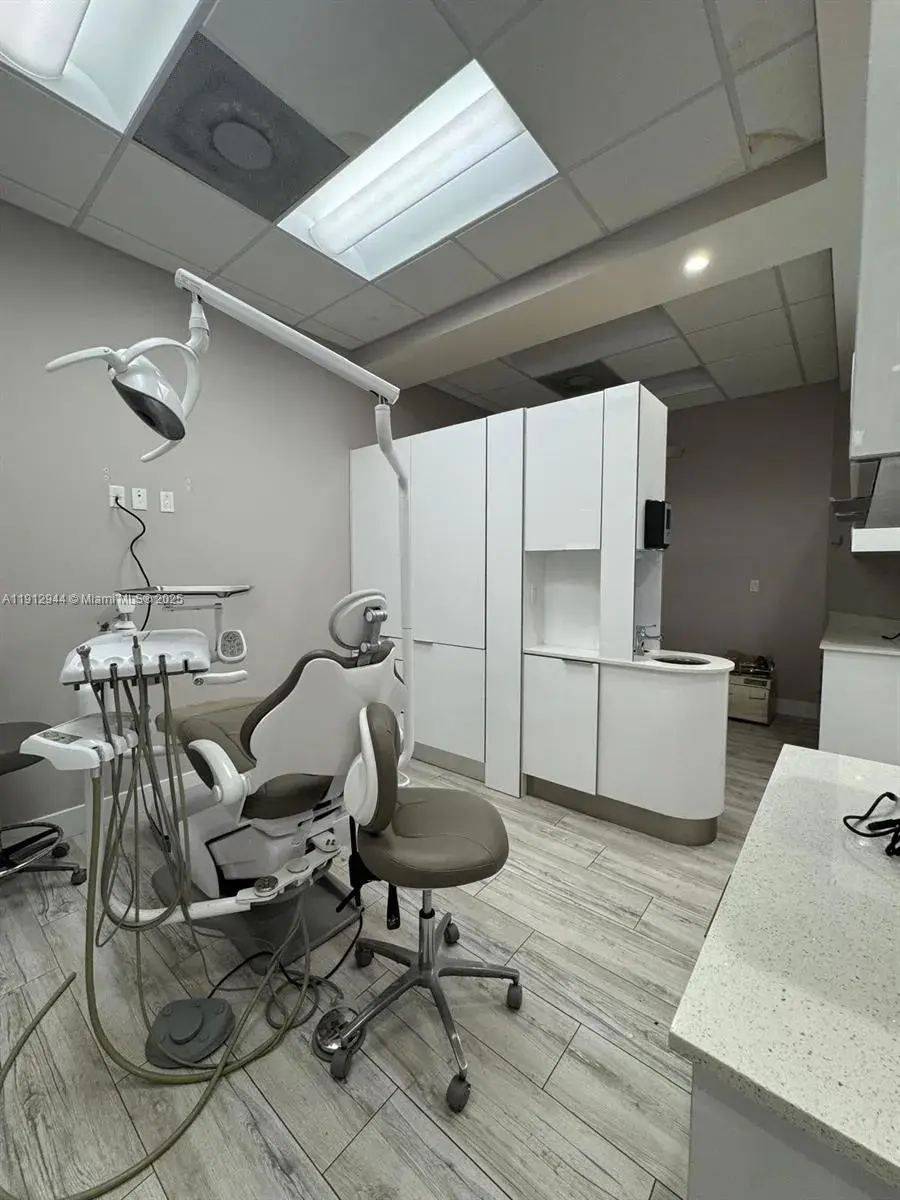9440 W Commercial Blvd, Sunrise FL 33351