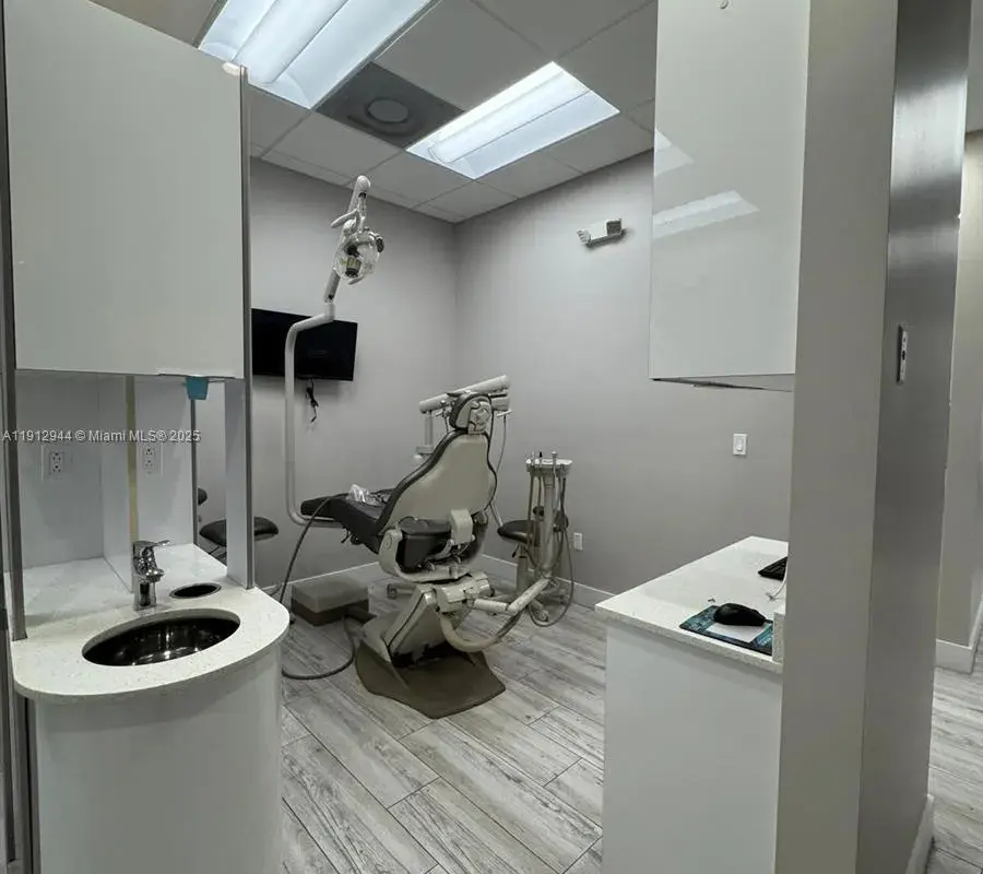 9440 W Commercial Blvd, Sunrise FL 33351
