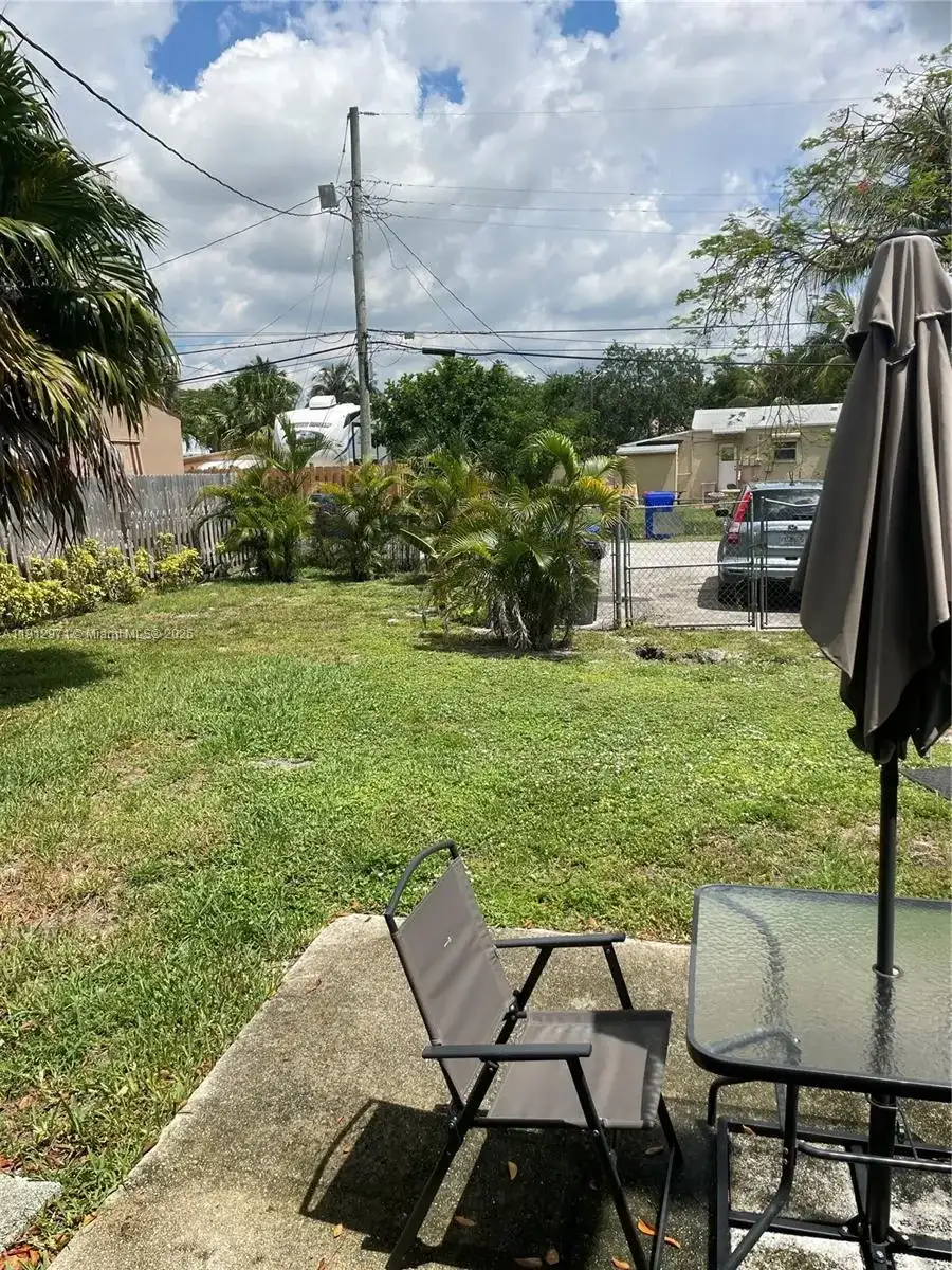 1913 Harding St, Hollywood FL 33020