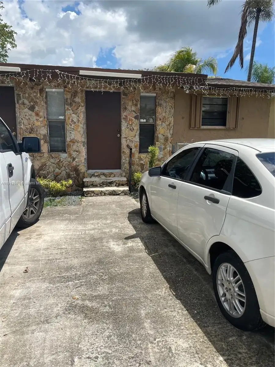 1913 Harding St, Hollywood FL 33020 photo 2