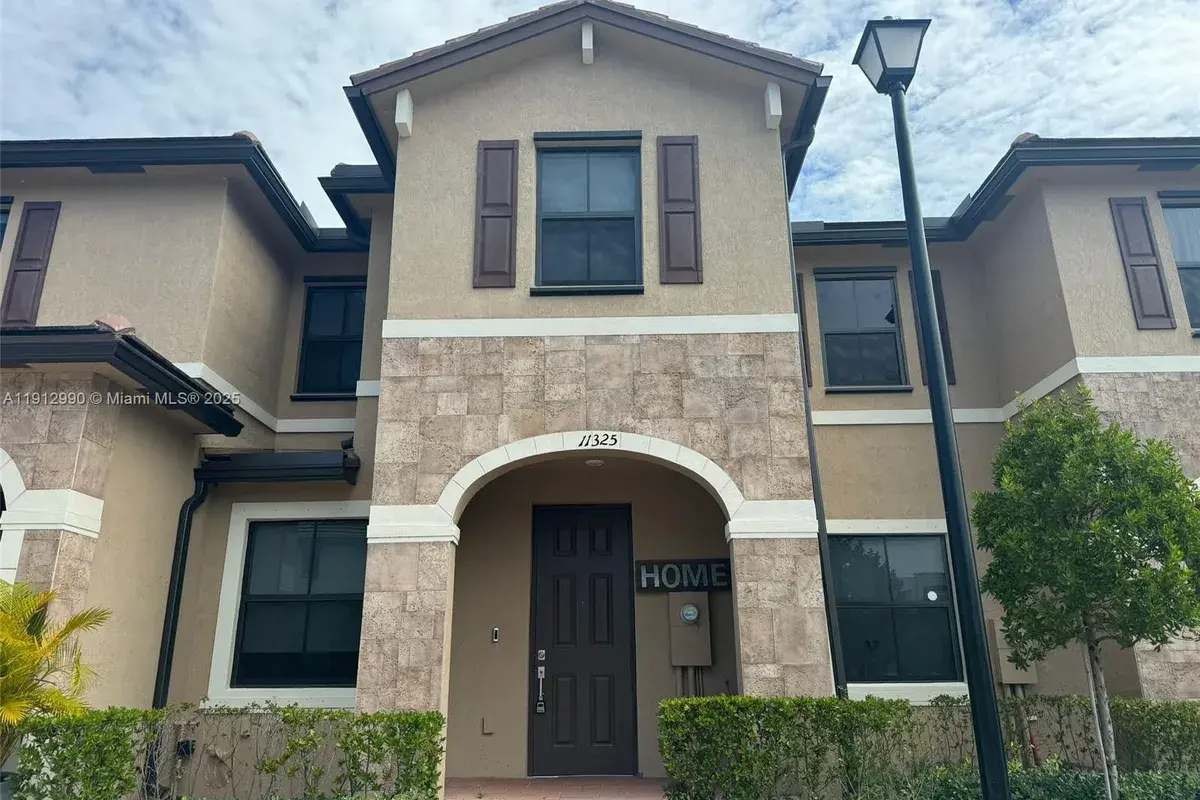 11325 W 34th Way, Hialeah FL 33018