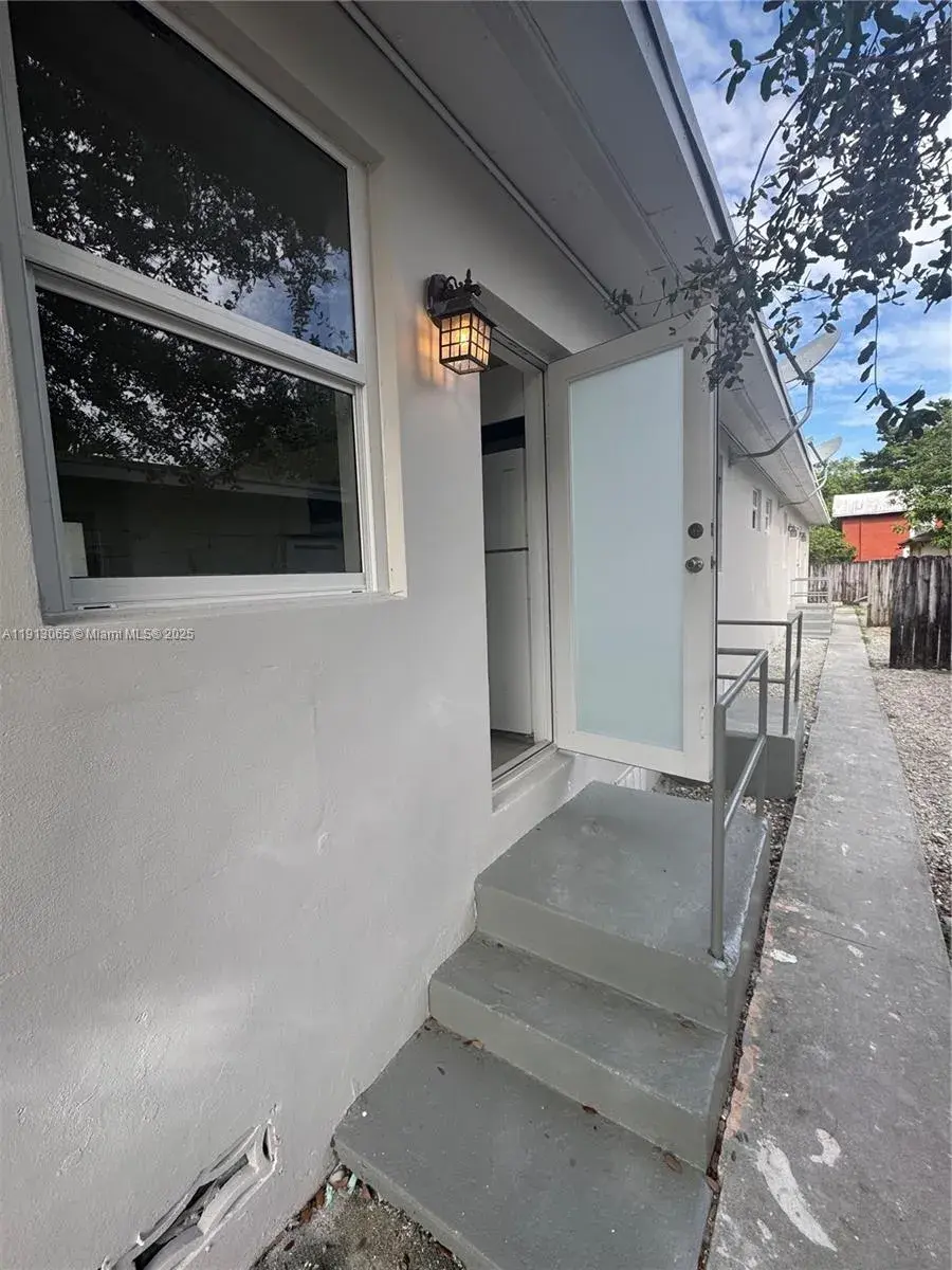 53 NE 56th St # 3, Miami FL 33137