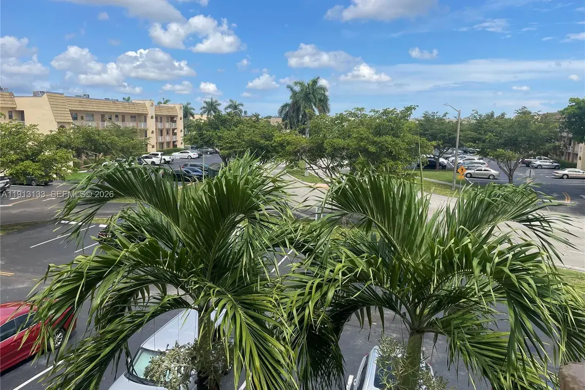 8460 Sunrise Lakes Blvd # 308, Sunrise FL 33322