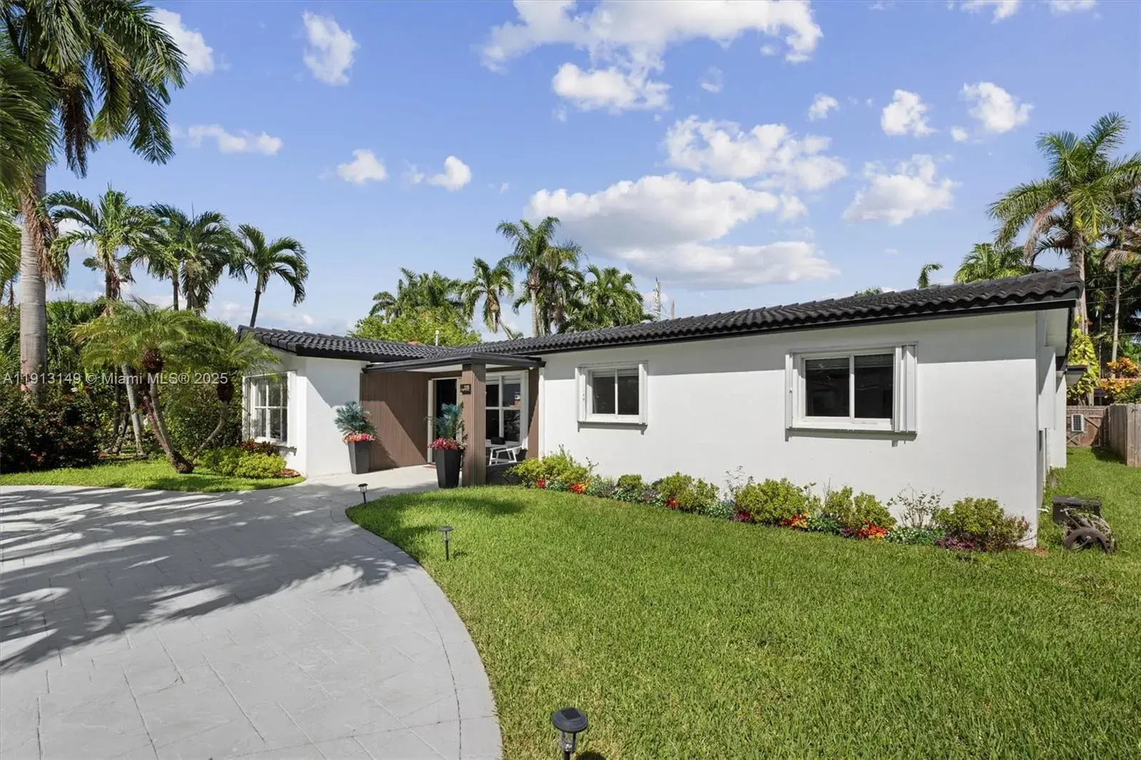 1115 N 13th Ter, Hollywood FL 33019