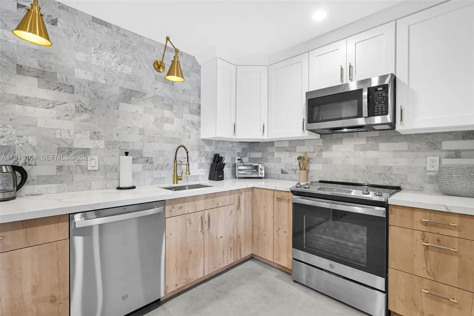 1012 NE 2nd Street, Hallandale Beach FL 33009 photo 2