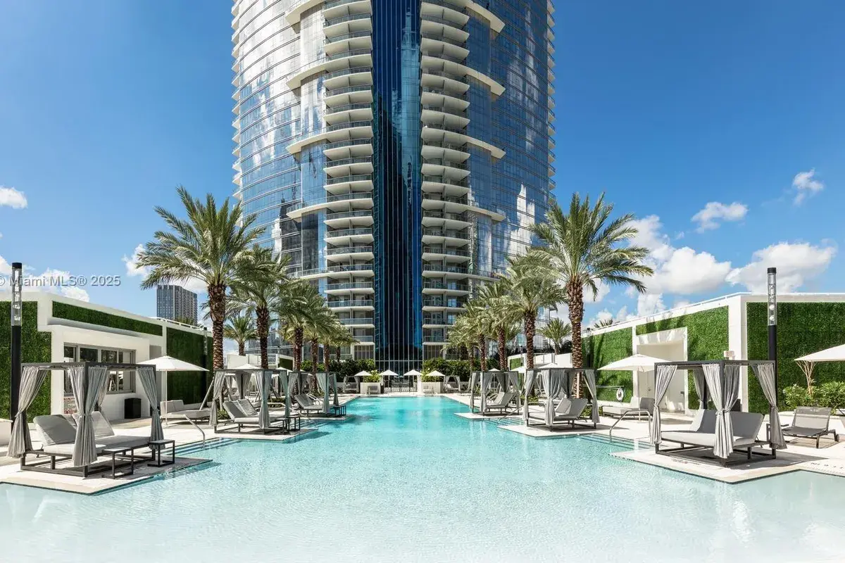 851 NE 1st Ave # 1811, Miami FL 33132
