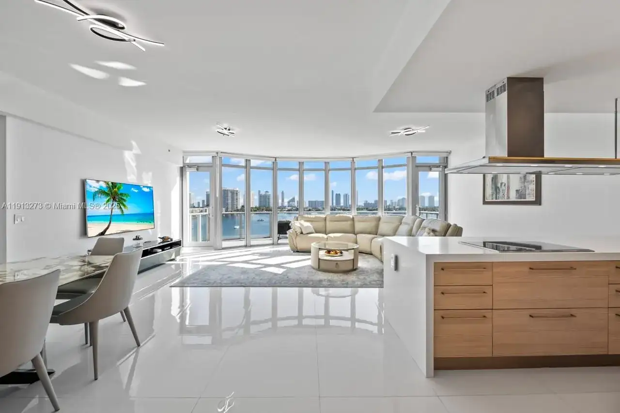 17301 Biscayne Blvd # 811, North Miami Beach FL 33160 photo 4