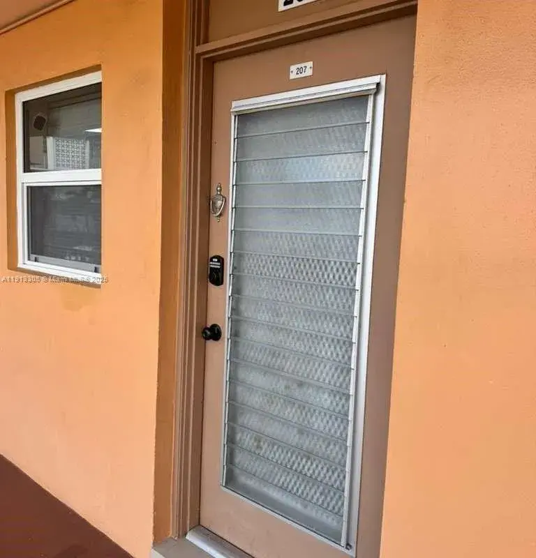 3001 NW 46th Ave # 207, Lauderdale Lakes FL 33313