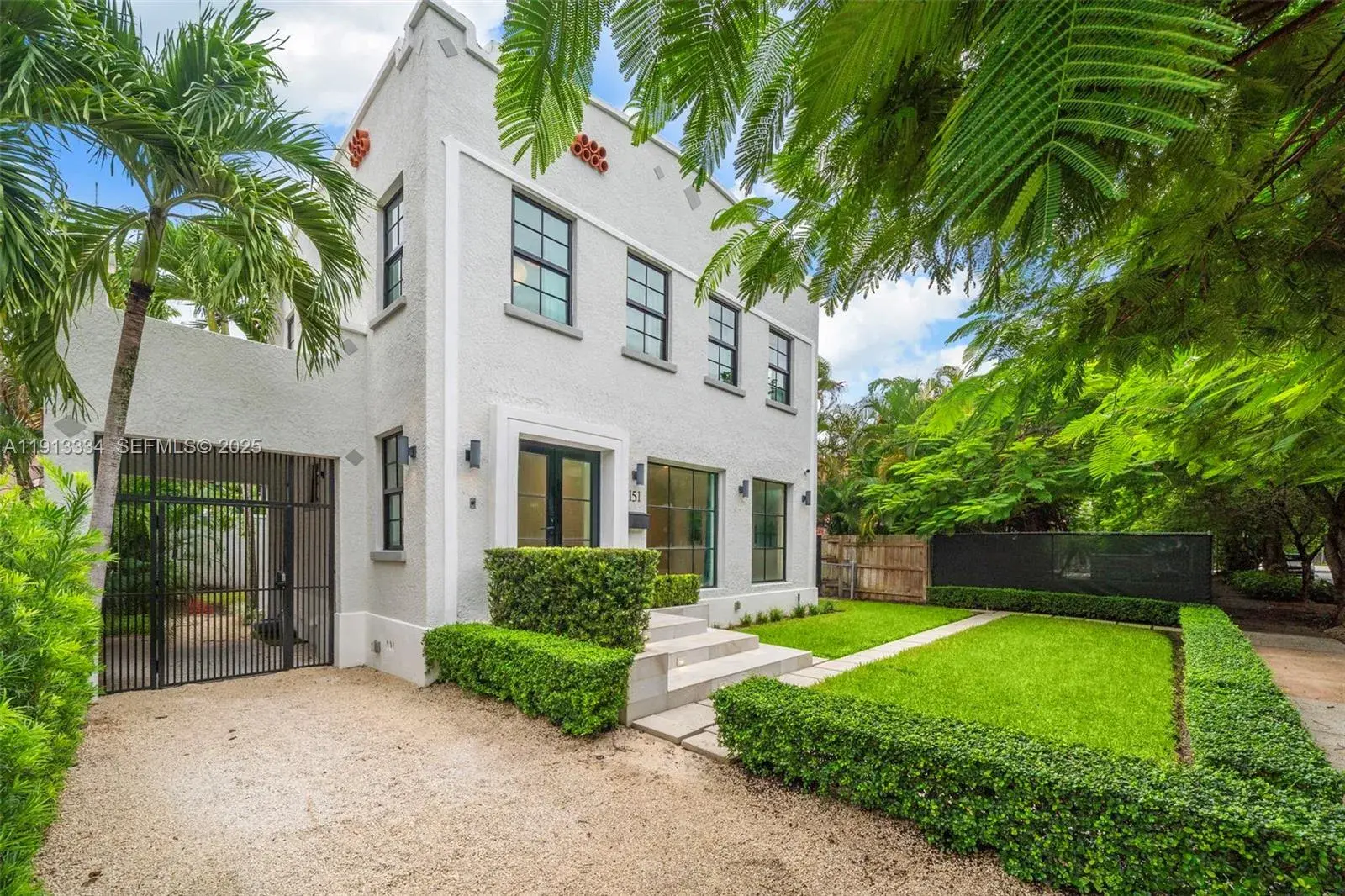 151 NE 43rd St, Miami FL 33137