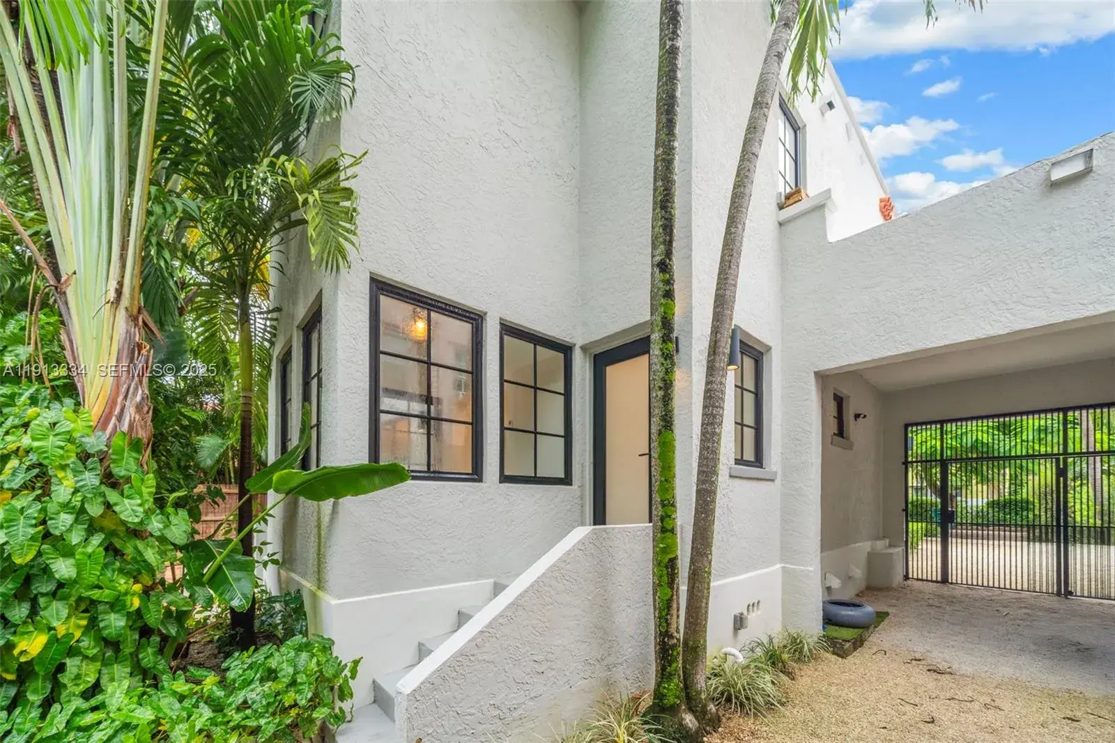 151 NE 43rd St, Miami FL 33137