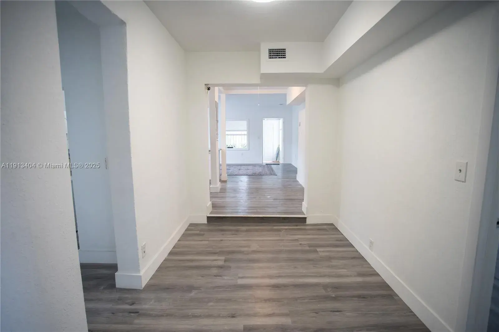 1176 NW 48th St, Miami FL 33127