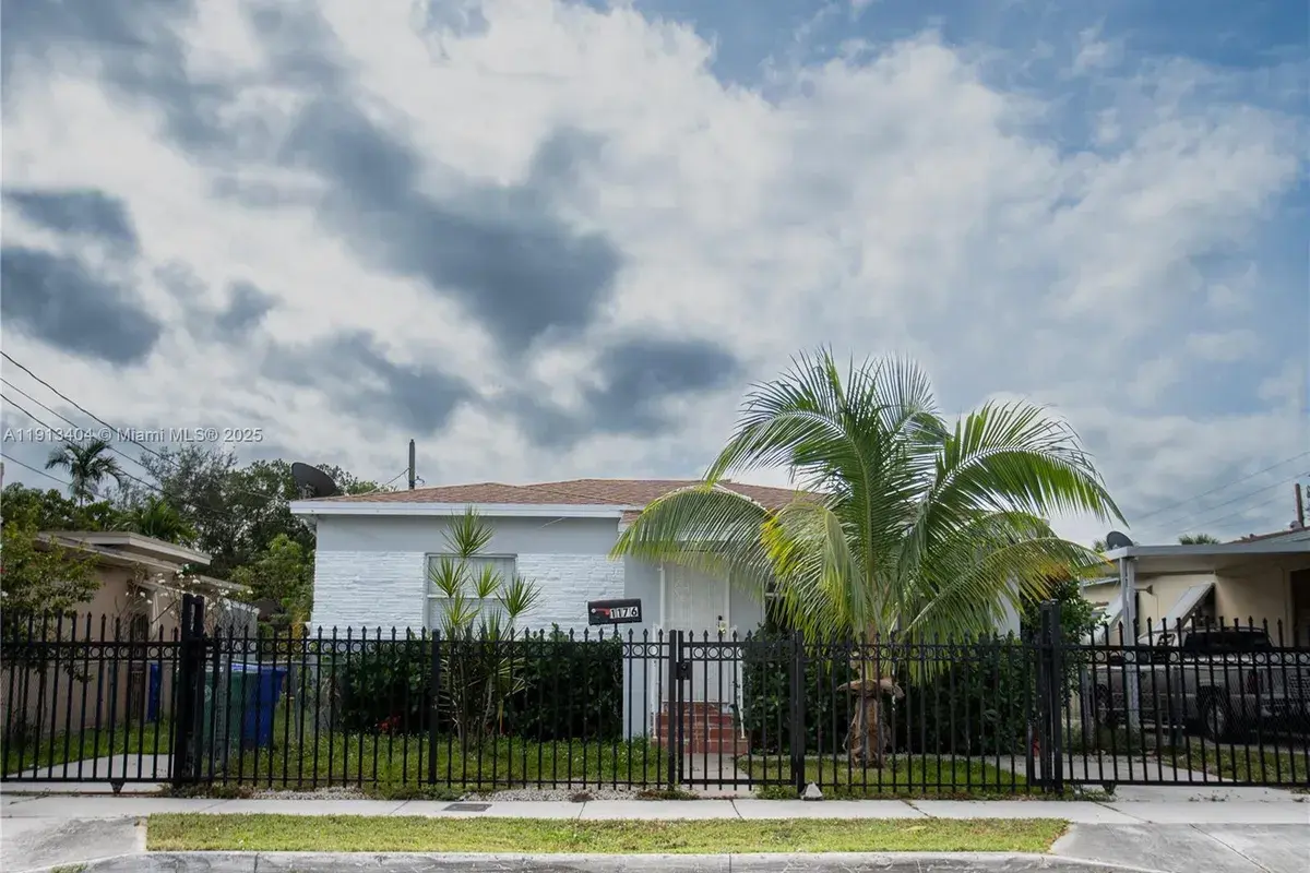 1176 NW 48th St, Miami FL 33127